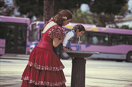 西班牙人,女人,传统,闭合,弗拉明戈服装,孩子,喝,安达卢西亚,西班牙