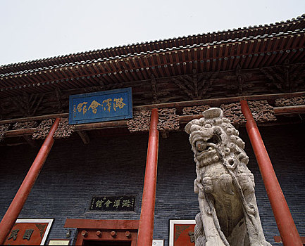 河南洛阳民俗博物馆大门和石狮