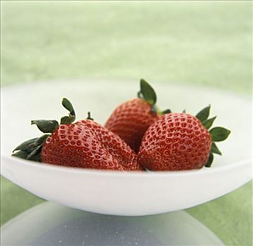 三个,草莓,白色,碗