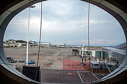 重庆江北国际机场候机楼楼窗