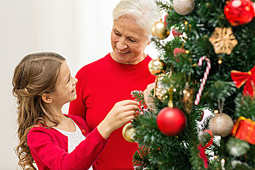 家庭,休假,人,概念,微笑,女孩,祖母,装饰,圣诞树,在家