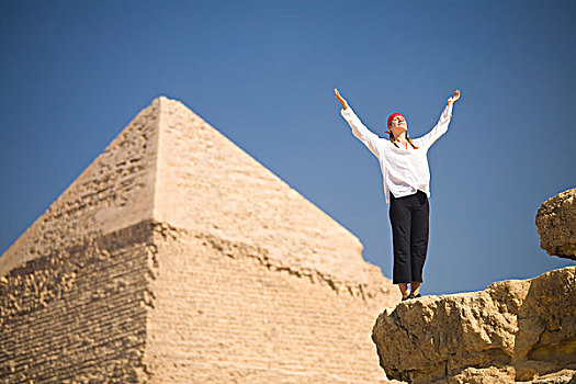 女人,游客,吉萨金字塔,开罗附近,埃及