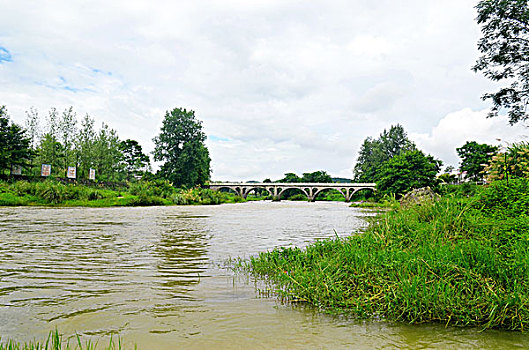 西河风光带极乐村河道