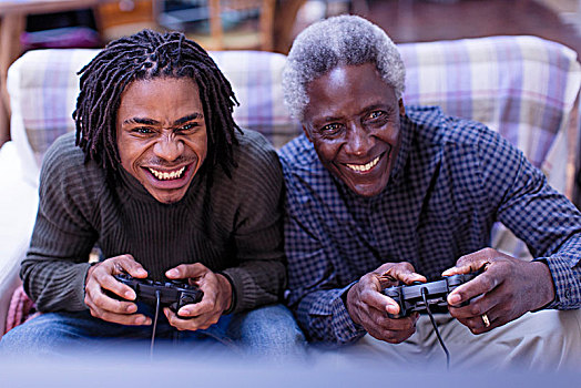 高兴,爷爷,孙子,玩,电子游戏