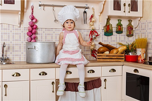 小女孩,围裙,厨房