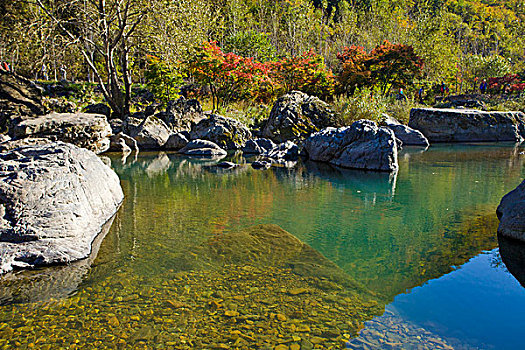 河道,断流,干涸,旱季,石头,河卵石,倒影,植被,自然,风光,本溪,湖里村,秋季,红叶