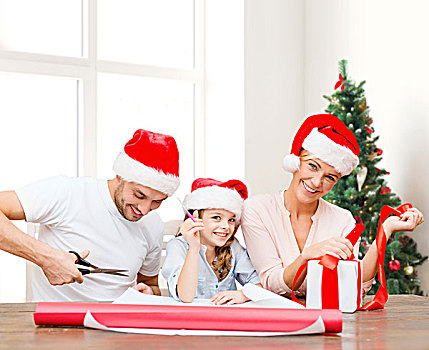 休假,家庭,人,概念,高兴,母亲,父亲,小女孩,圣诞老人,帽子,礼盒,剪刀,上方,客厅,圣诞树,背景