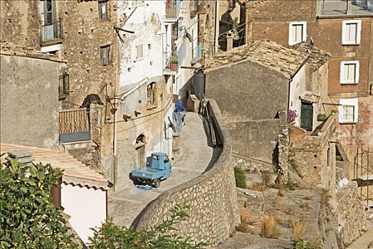 蓝色,三个,轮式,递送,狭窄,弯曲,山路,陡峭,山村,卡拉布里亚,意大利南部