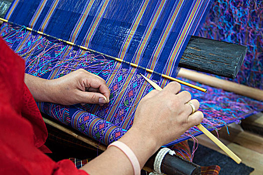 黄铜,齿轮,老,编织,机器,纺织厂女人,编织,布,印度尼西亚传统