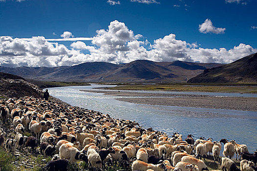 西藏日喀则,仲巴,马泉河