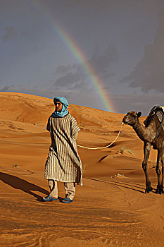 非洲,北非,摩洛哥,撒哈拉沙漠,梅如卡,却比沙丘,部落男人,骆驼,彩虹,沙漠