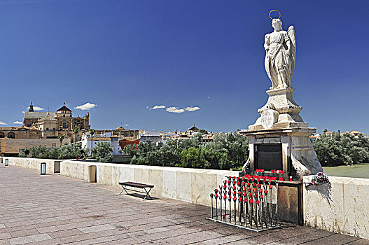 罗马桥,上方,瓜达尔基维尔河,河,大清真寺,背景,科多巴,安达卢西亚,西班牙
