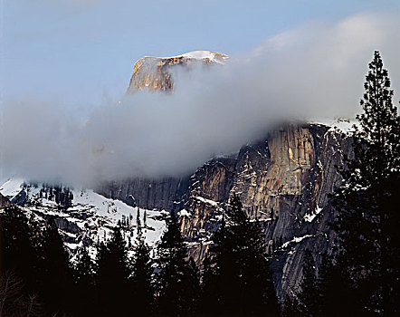 美国,加利福尼亚,内华达山脉,优胜美地国家公园,半圆顶,雪,云,大幅,尺寸