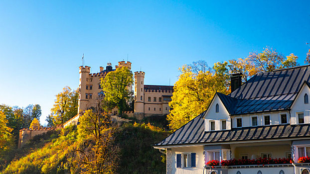 德国巴伐利亚施旺高镇高天鹅城堡,又称旧天鹅堡