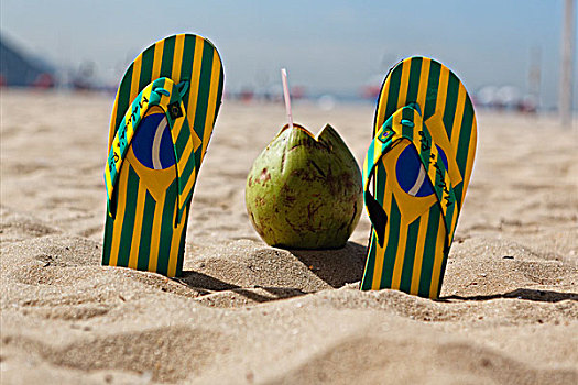 巴西,里约热内卢,科巴卡巴纳海滩,人字拖鞋,椰子,沙子