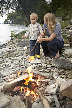 母亲,幼儿,岩石,海滩,王子,安大略省,加拿大