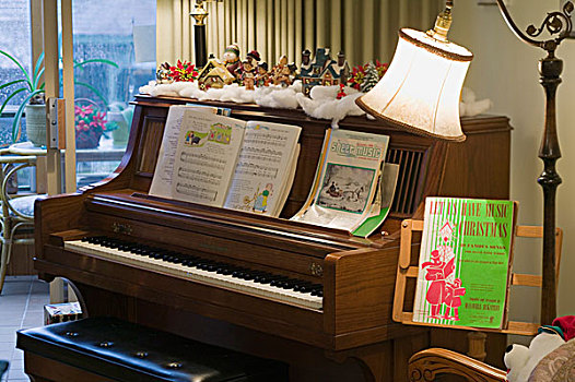 钢琴,圣诞装饰