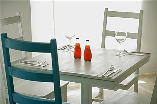 桌子,椅子,餐馆,两个,瓶装,饮料,桌上