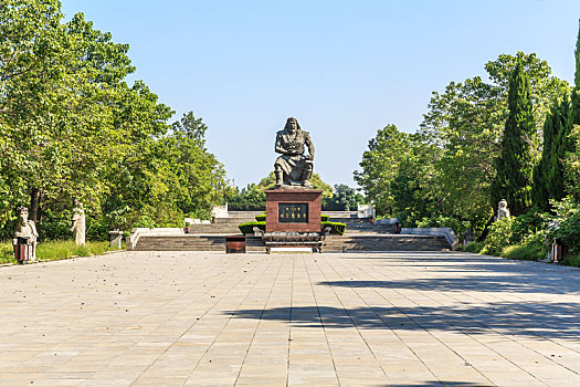 燧皇陵燧人氏塑像,中国河南省商丘古文化旅游景区