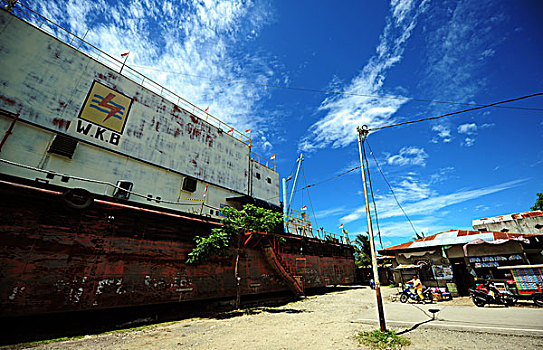 indonesia,sumatra,banda,aceh,old,electricity,cargo,ship,found,in,the,middle,of,city,after,2004,devastating,tsunami