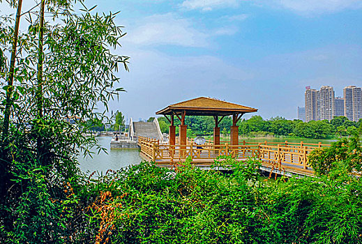 湖南省长沙月湖公园－石头与水,拱桥与木亭