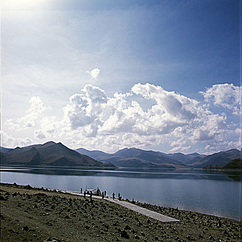 西藏拉萨羊卓雍措圣湖