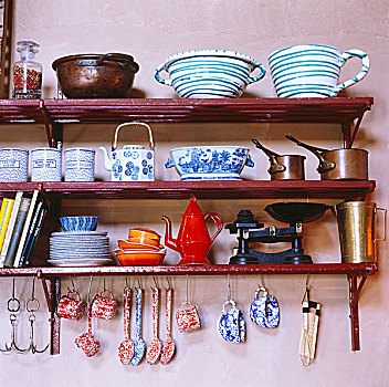 金属,架子,一个,墙壁,厨房,提供,有用,存储,巨大,陶瓷,碗,容器,随机性,物品