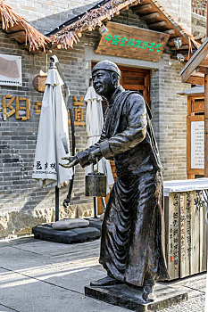 中国河南省洛阳市洛邑古城街头雕塑