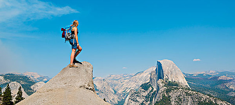 远足,站立,悬崖,远眺,半圆顶,风景,冰河,优胜美地国家公园,加利福尼亚,美国,北美