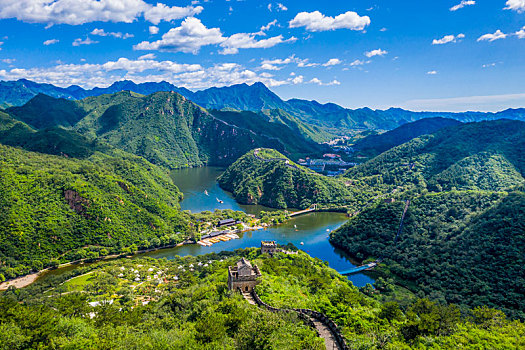 北京怀柔黄花城水长城,绿水青山风景如画