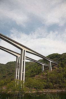 山中高速公路高架桥