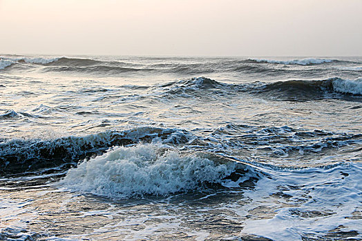 海浪沙滩