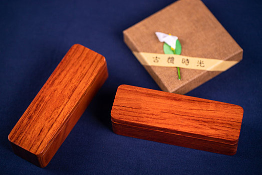 中国风的木制茶盒