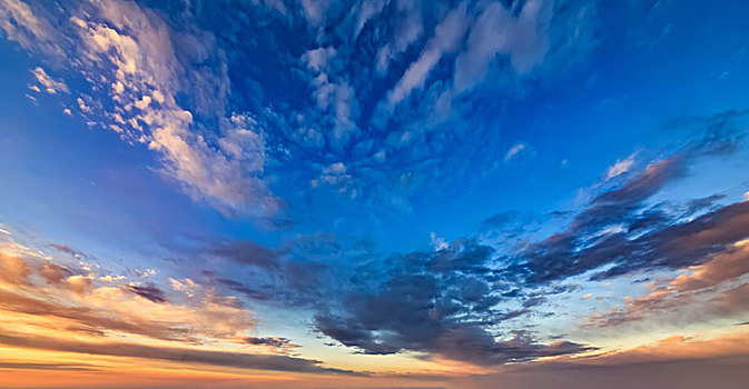 彩霞天空