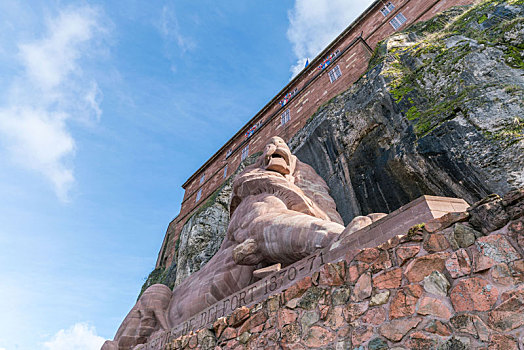法国贝尔福城堡山上巨大的狮子雕像