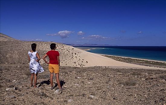 两个人,向外看,海岸,靠近,富埃特文图拉岛,加纳利群岛,西班牙,欧洲