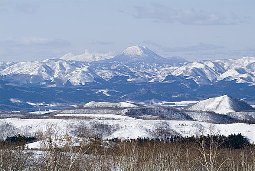 春天,山