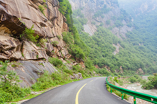 陕西秦岭山区公路