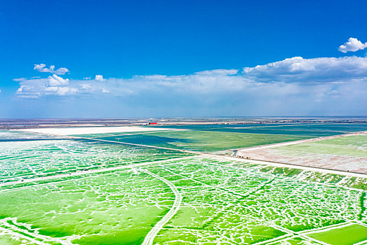 青海海西,格尔木,察尔汗盐湖风光风景航拍,2021年07月27日,察尔汗盐湖位于青海省格尔木市