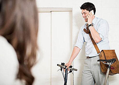 男人,手机,电梯,自行车