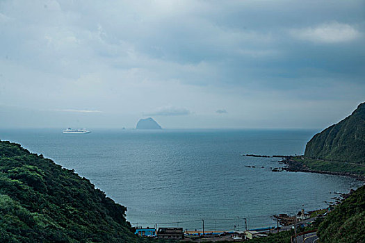 台湾新北市万里区北部海滨公路边的东海海岸