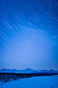 夜晚,星迹,上方,山,麦金利山,北极光,背景,德纳里峰,州立公园,阿拉斯加,冬天