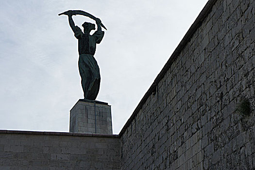二战后建的独立纪念碑,匈牙利布达佩斯盖勒特山