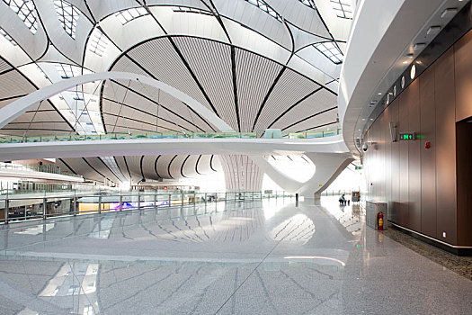 白天北京大兴机场室内候机室建筑风光