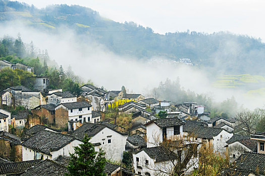 石潭湖山村废弃的古村