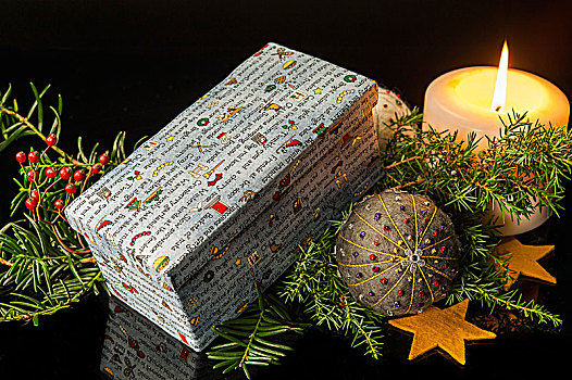 圣诞装饰,盒子,彩色,圣诞节,燃烛,刺绣,小玩意,黄色,星,枝条,黑色背景