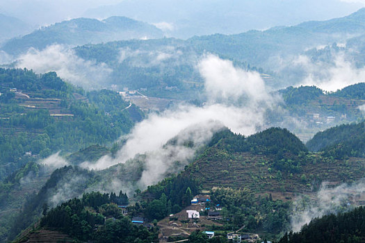 重庆酉阳,雨后清晨乡村美