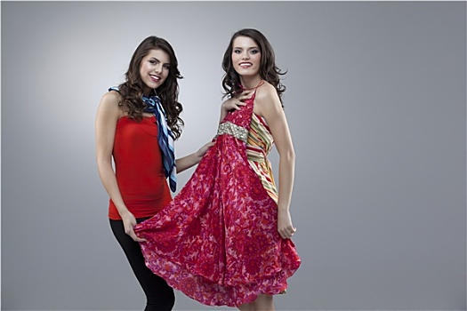 高兴,两个女人,尝试,红花,连衣裙