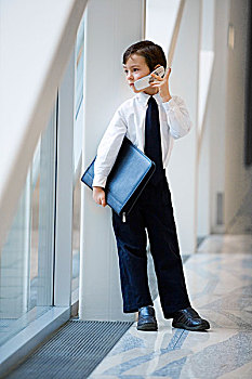 男孩,装扮,商务人士,交谈,手机