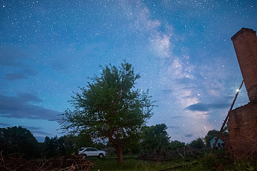 星空,废墟